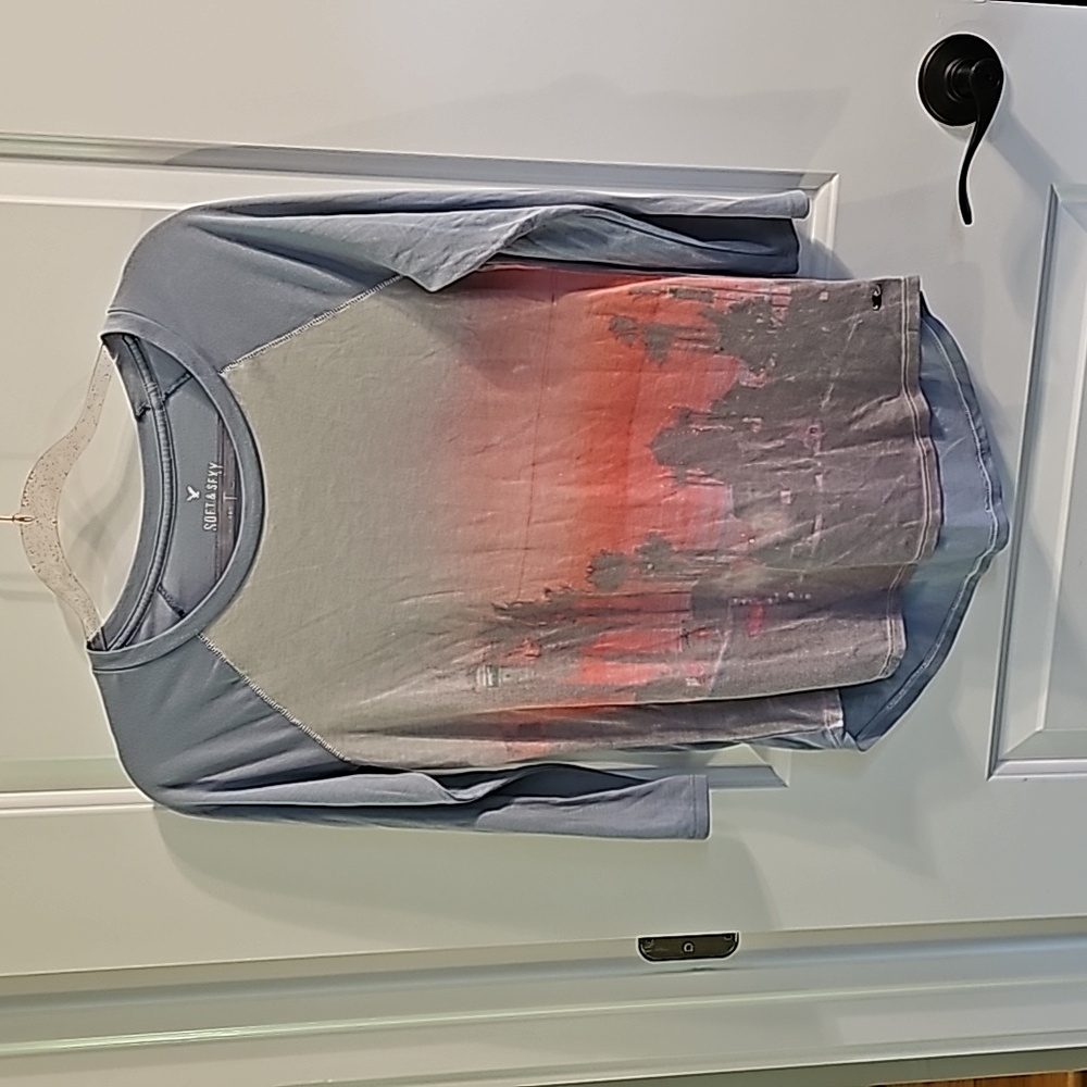 AMERICAN EAGLE OUTFITTERS SZ M LIGHTWEIGHT PRETTY SHIRT